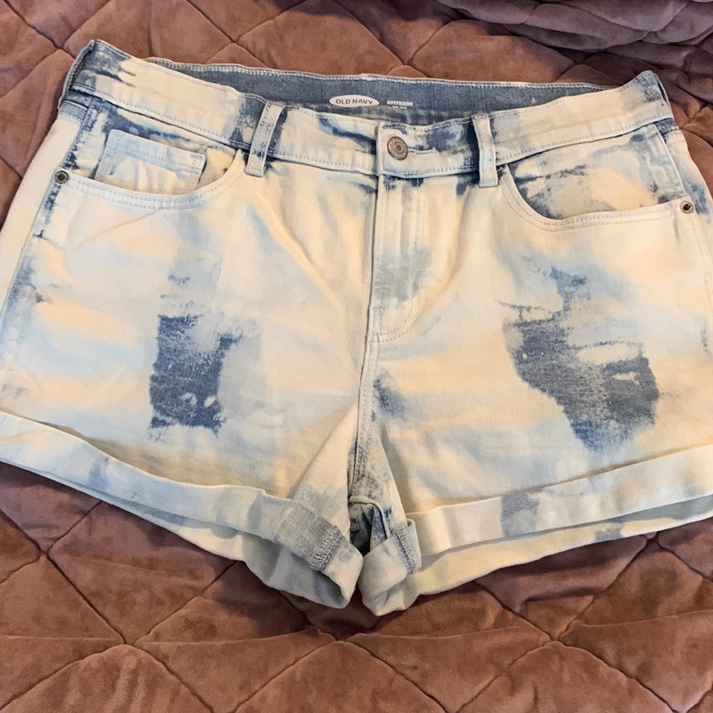 Old Navy mid-rise boyfriend Jean shorts size 8